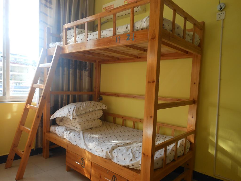 Yangshuo Travellers Land Youth Hostel מראה חיצוני תמונה