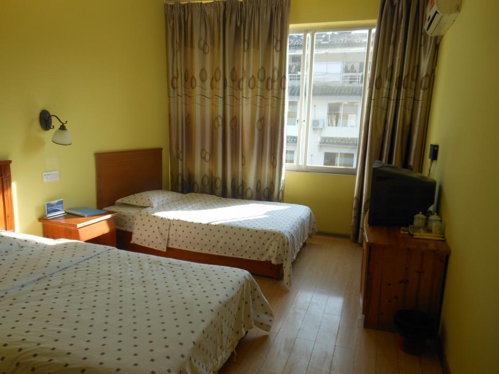 Yangshuo Travellers Land Youth Hostel מראה חיצוני תמונה