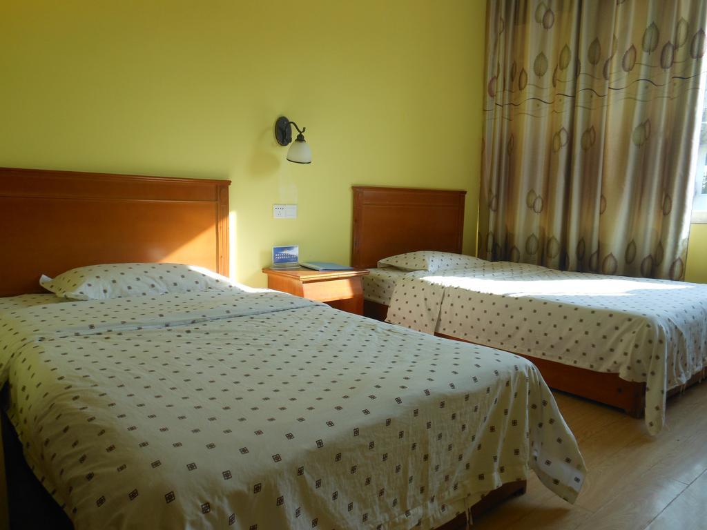 Yangshuo Travellers Land Youth Hostel מראה חיצוני תמונה