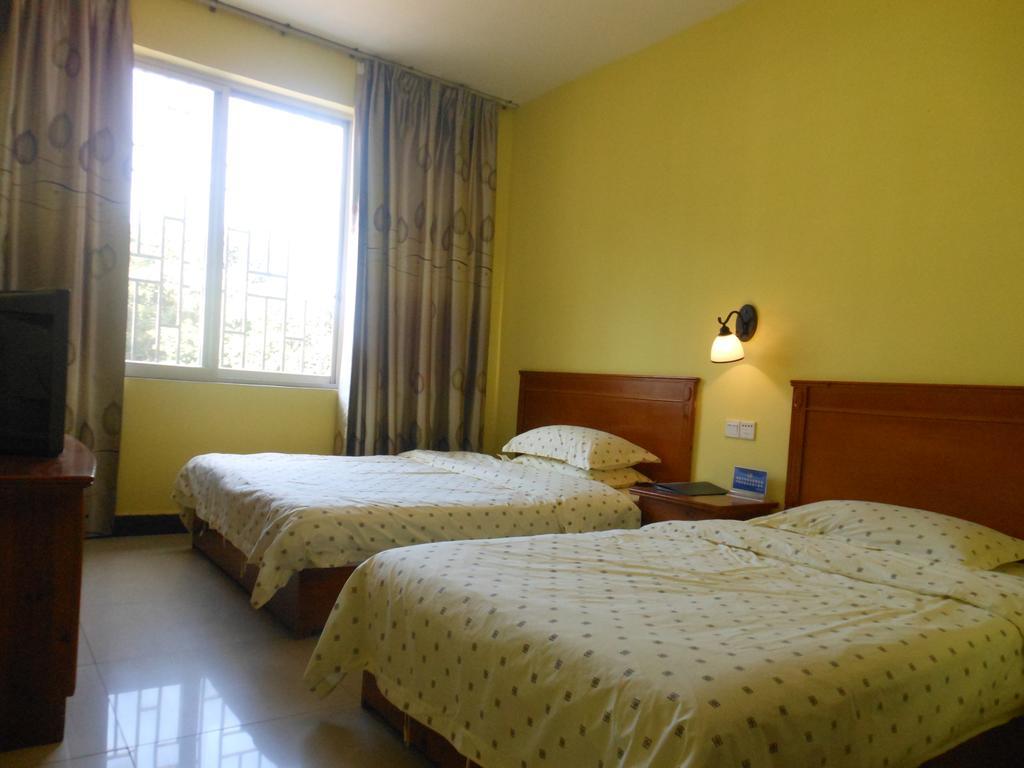 Yangshuo Travellers Land Youth Hostel מראה חיצוני תמונה