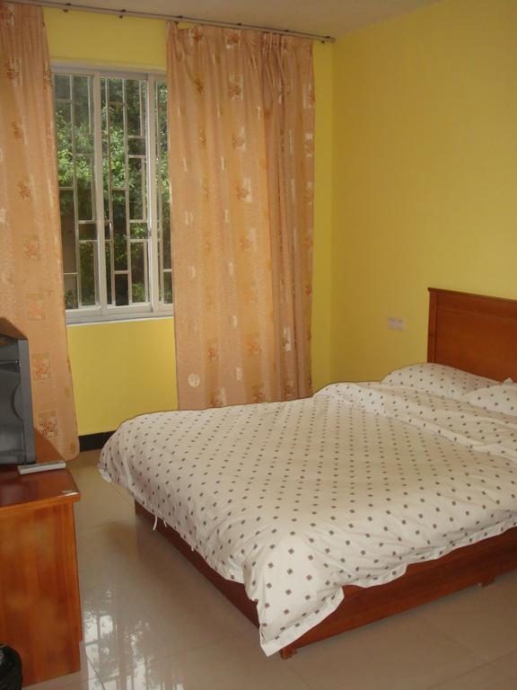 Yangshuo Travellers Land Youth Hostel מראה חיצוני תמונה