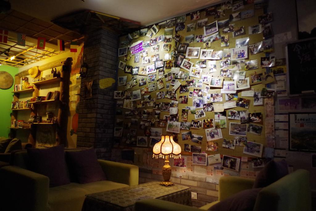 Yangshuo Travellers Land Youth Hostel מראה חיצוני תמונה
