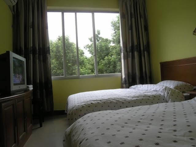 Yangshuo Travellers Land Youth Hostel מראה חיצוני תמונה